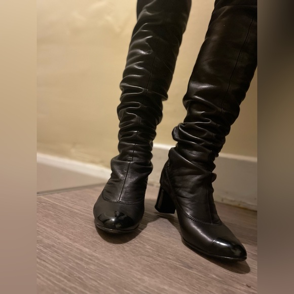 CHANEL over the knee Brown cap toe stretch leather boots - Picture 10 of 14